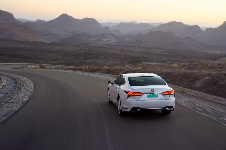  Lexus LS500h AWD 2017 года  (WW) (фото 3 из 40)